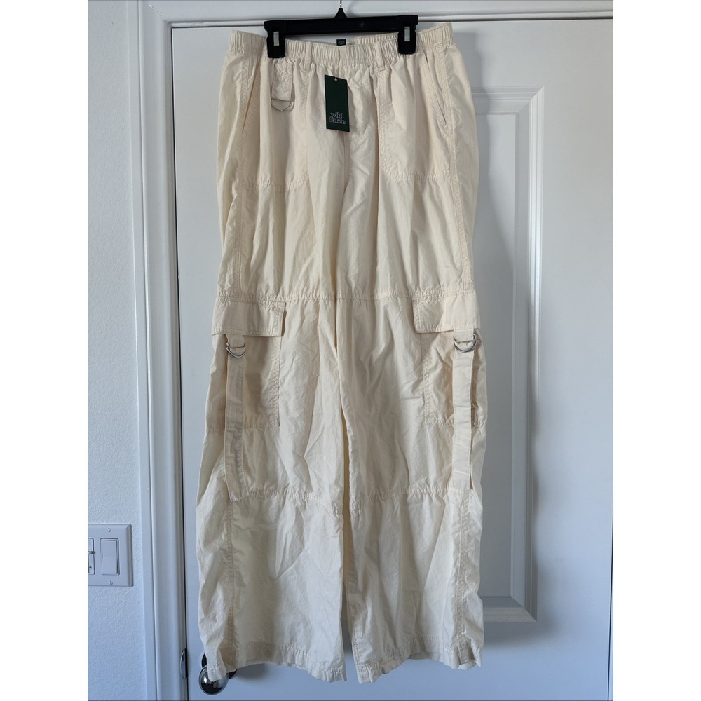 Wild Fable Women's Mid Rise Medium Relaxed Cargo Pants Off White New w Tags